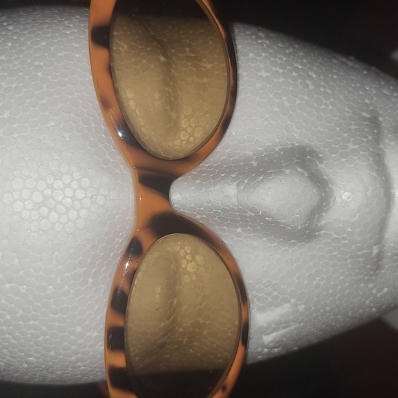 Shades/glasses - Picture 3 of 3